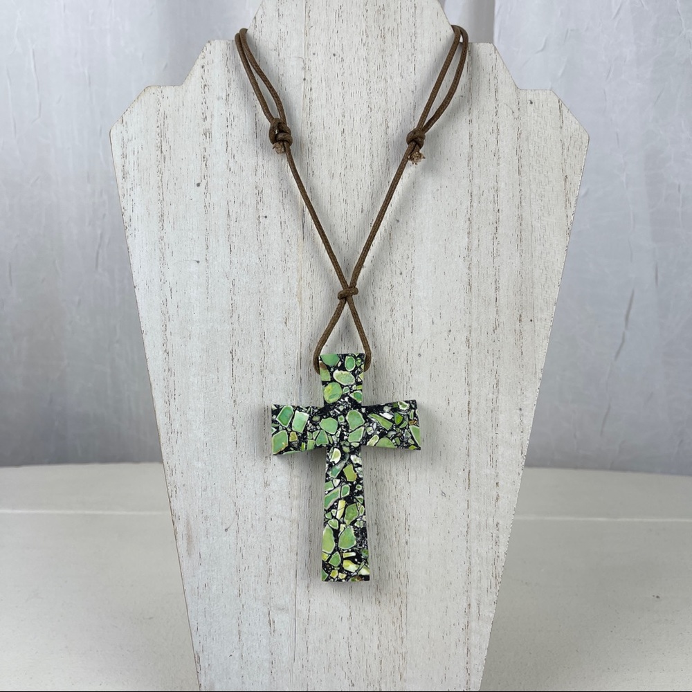 🚫SOLD🚫 VTG Y2K Green Jasper Stone Large Cross Necklace w/ Adjustable Cord - Picture 4 of 16
